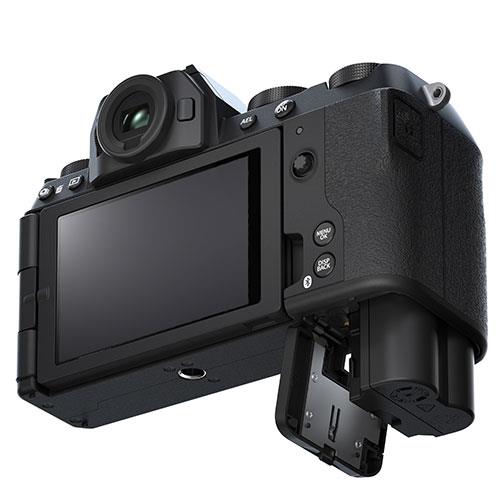 X-S20 Mirrorless Camera in Black with XC15-45mm F3.5-5.6 OIS PZ Lens Product Image (Secondary Image 4)