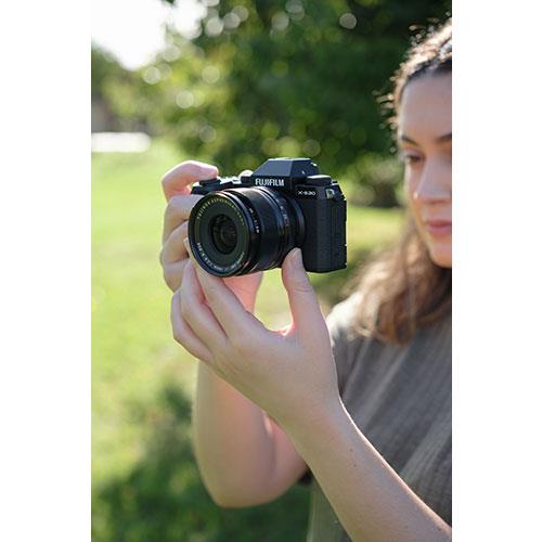 X-S20 Mirrorless Camera in Black with XC15-45mm F3.5-5.6 OIS PZ Lens Product Image (Secondary Image 7)