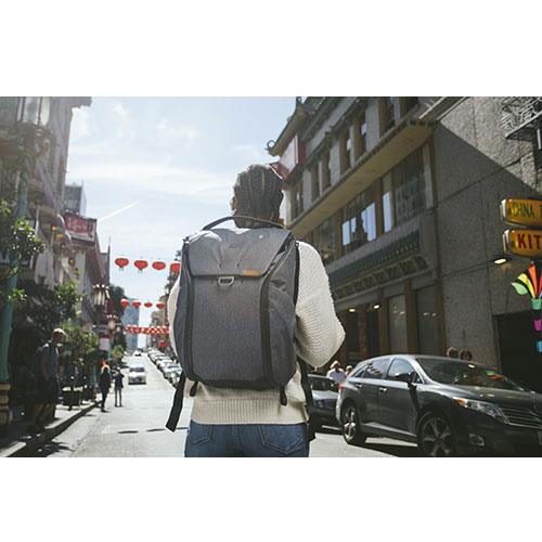 Peak Design Everyday Backpack v2 (20L, Charcoal) BEDB-20-CH-2